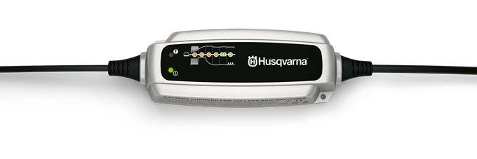 Husqvarna Chargeur de batterie BC 0.8 dans le groupe Produits Husqvarna pour la sylviculture et le jardinage / Husqvarna Tondeuse à gazon autoportée / Kit d'entretien et accessoires chez GPLSHOP (5794501-01)