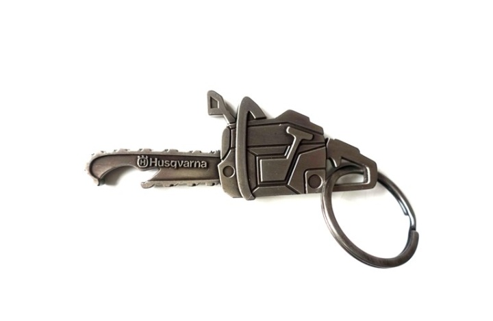 Keyring/Bottle Opener Husqvarna dans le groupe Produits Husqvarna pour la sylviculture et le jardinage / Husqvarna Équipement de protection individuel / Vêtements de travail / Accories chez GPLSHOP (5909600-01)