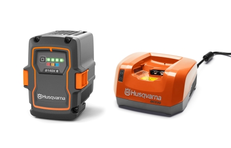 Kit Husqvarna B140X & QC330 dans le groupe Produits Husqvarna pour la sylviculture et le jardinage / Husqvarna Produits à batterie / Accories Produits à batterie / Kit avec batterie et chargeur chez GPLSHOP (9706079)