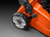 Husqvarna LC 141iV Tondeuse Tractée À Batterie Husqvarna LC 141iV Tondeuse Tractée À Batterie