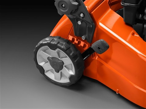 Husqvarna LC 247Li Tondeuse Tractée À Batterie