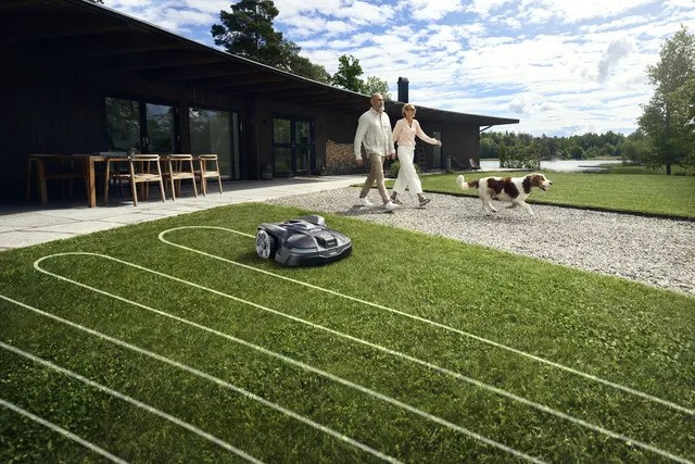 Husqvarna Automower® 450X Nera avec technologie sans fil