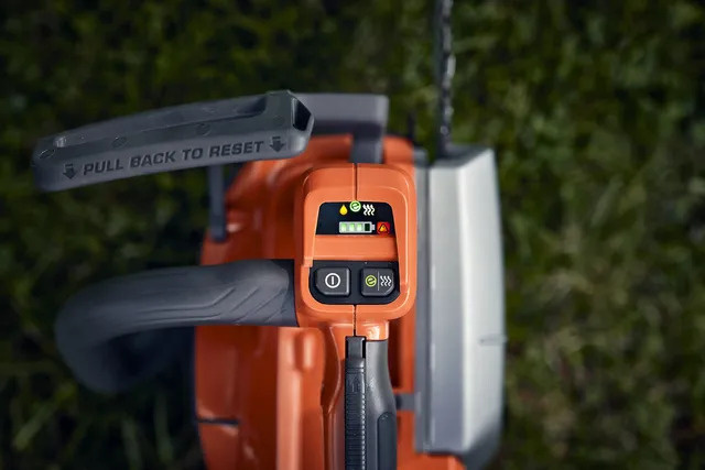 Husqvarna T542i XP® G tronçonneuse à batterie pour les professionnels de l'entretien des arbres