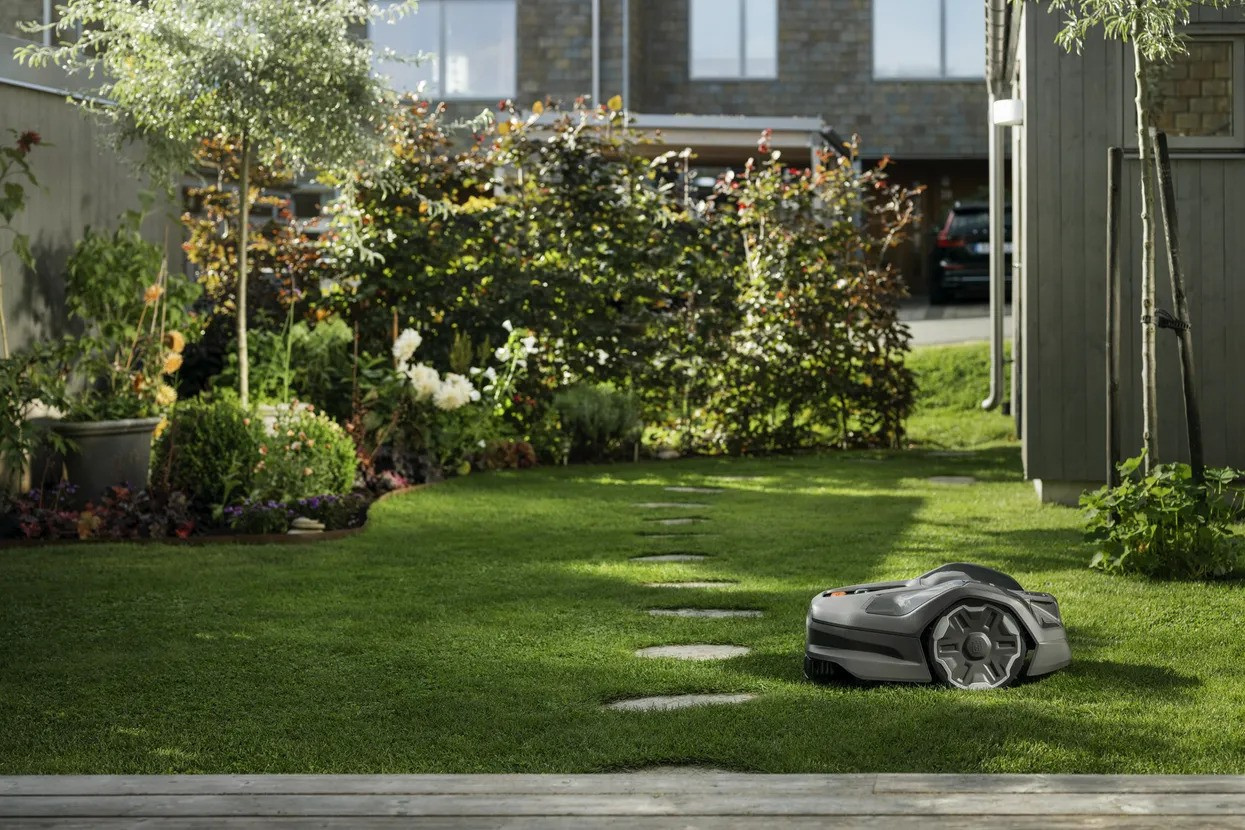 Husqvarna Automower® 305E Nera Robot Tondeuse avec  technologie sans fil
