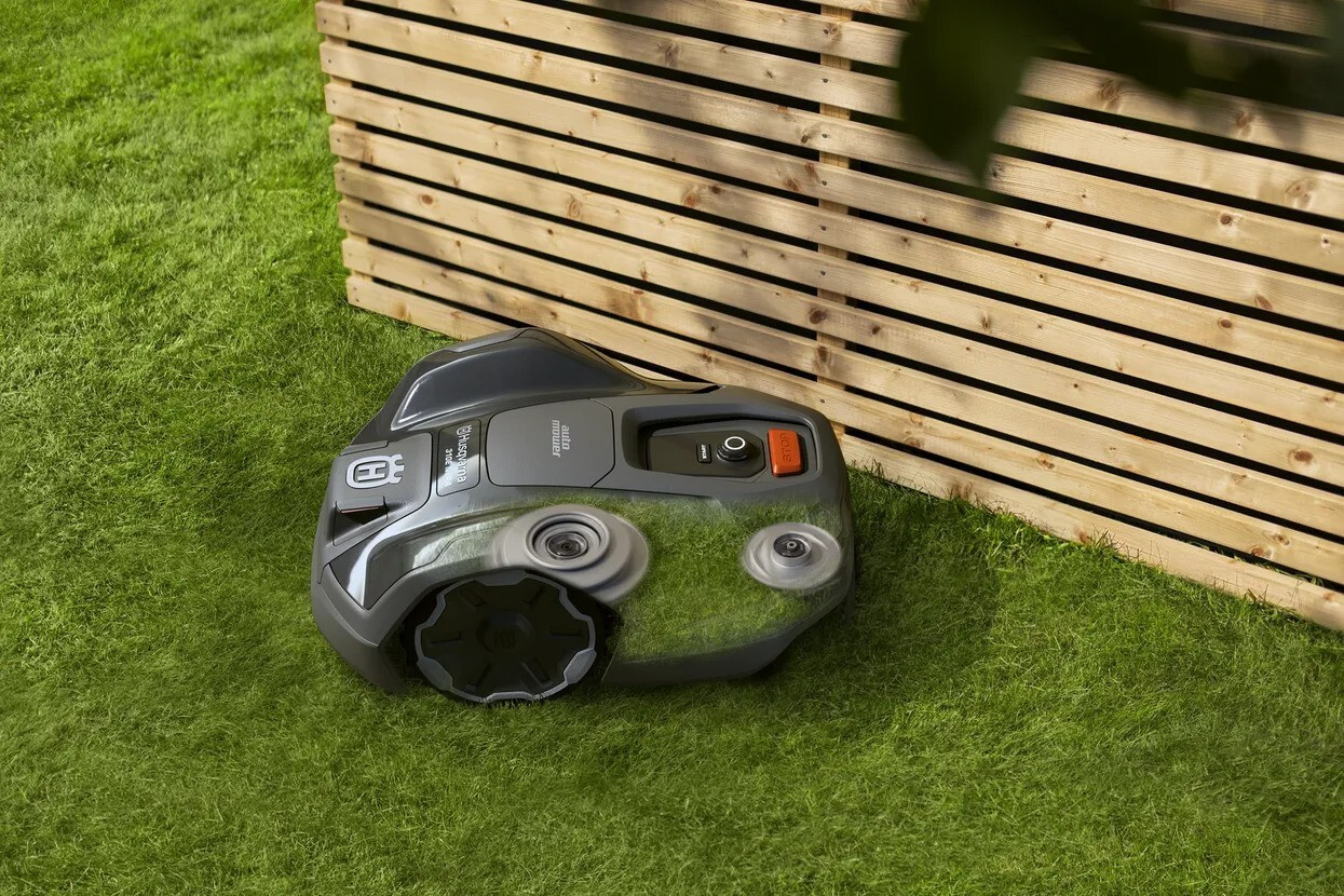 Husqvarna Automower® 410XE Nera avec technologie sans fil