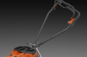 Husqvarna LB448iV Tondeuse Tractée À Batterie Husqvarna LB448iV Tondeuse Tractée À Batterie