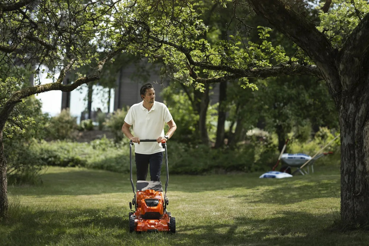 Husqvarna LC 251iS sans batterie ni chargeur