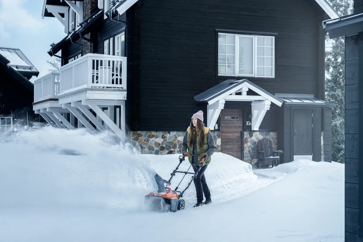 Husqvarna ST 143i Souffleuse à neige