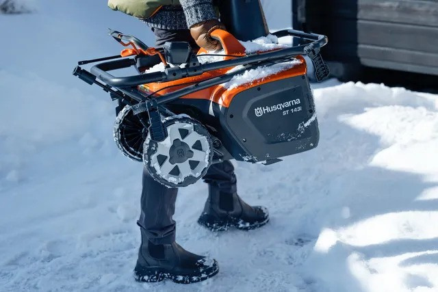 Husqvarna ST 143i Souffleuse à neige