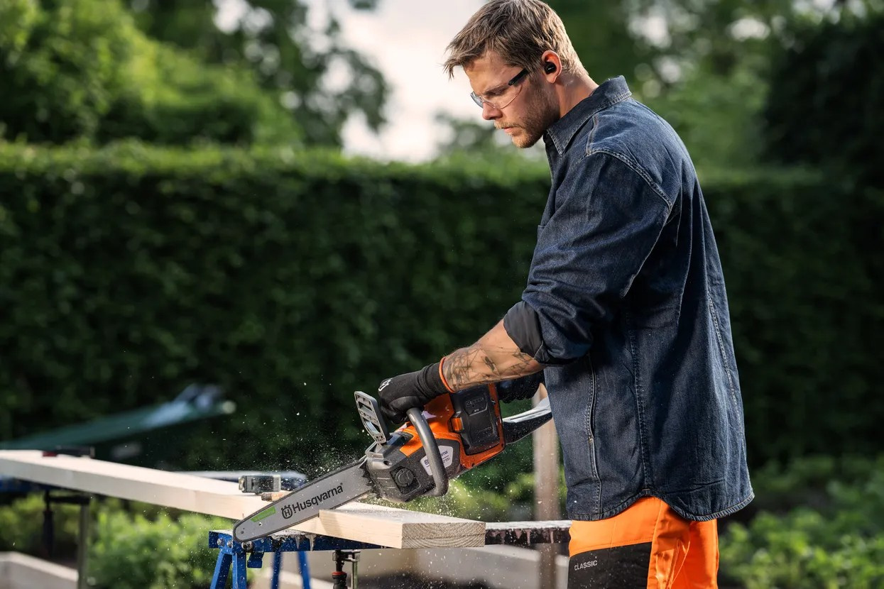 Husqvarna 215i tronçonneuse à batterie sans batterie ni chargeur