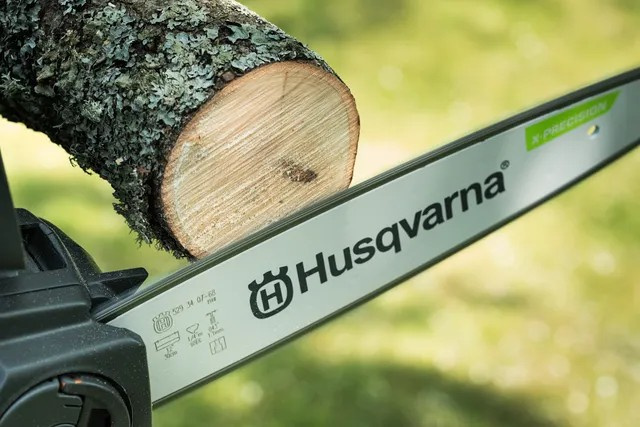 Husqvarna 215i tronçonneuse à batterie avec batterie et chargeur