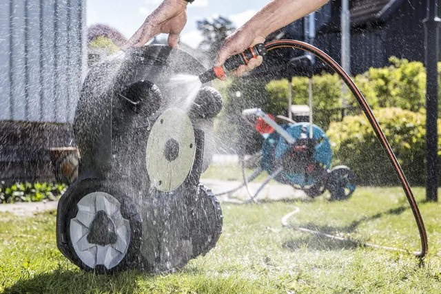 Husqvarna Automower® 305E Nera Robot Tondeuse
