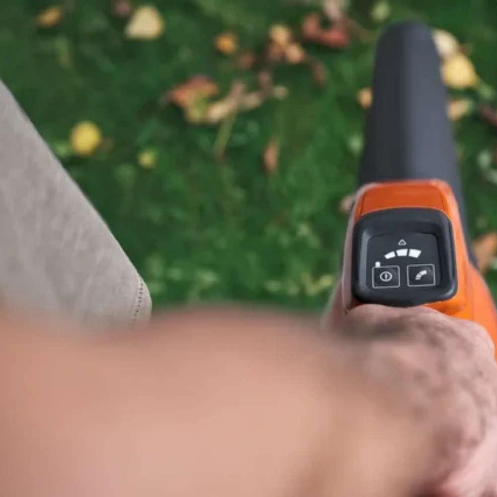 Husqvarna 335iB sans batterie ni chargeur