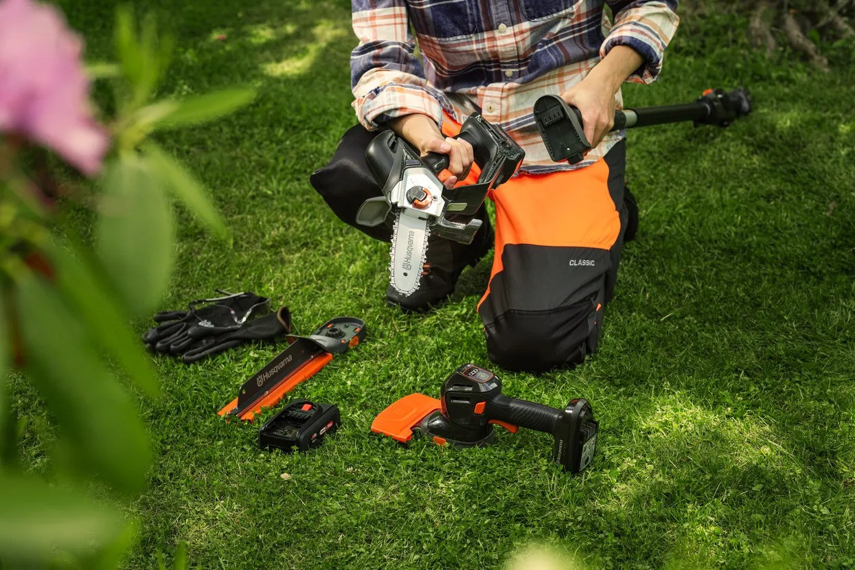 Husqvarna Aspire™ P8X-P4A scie d’élagage à batterie avec batterie et chargeur